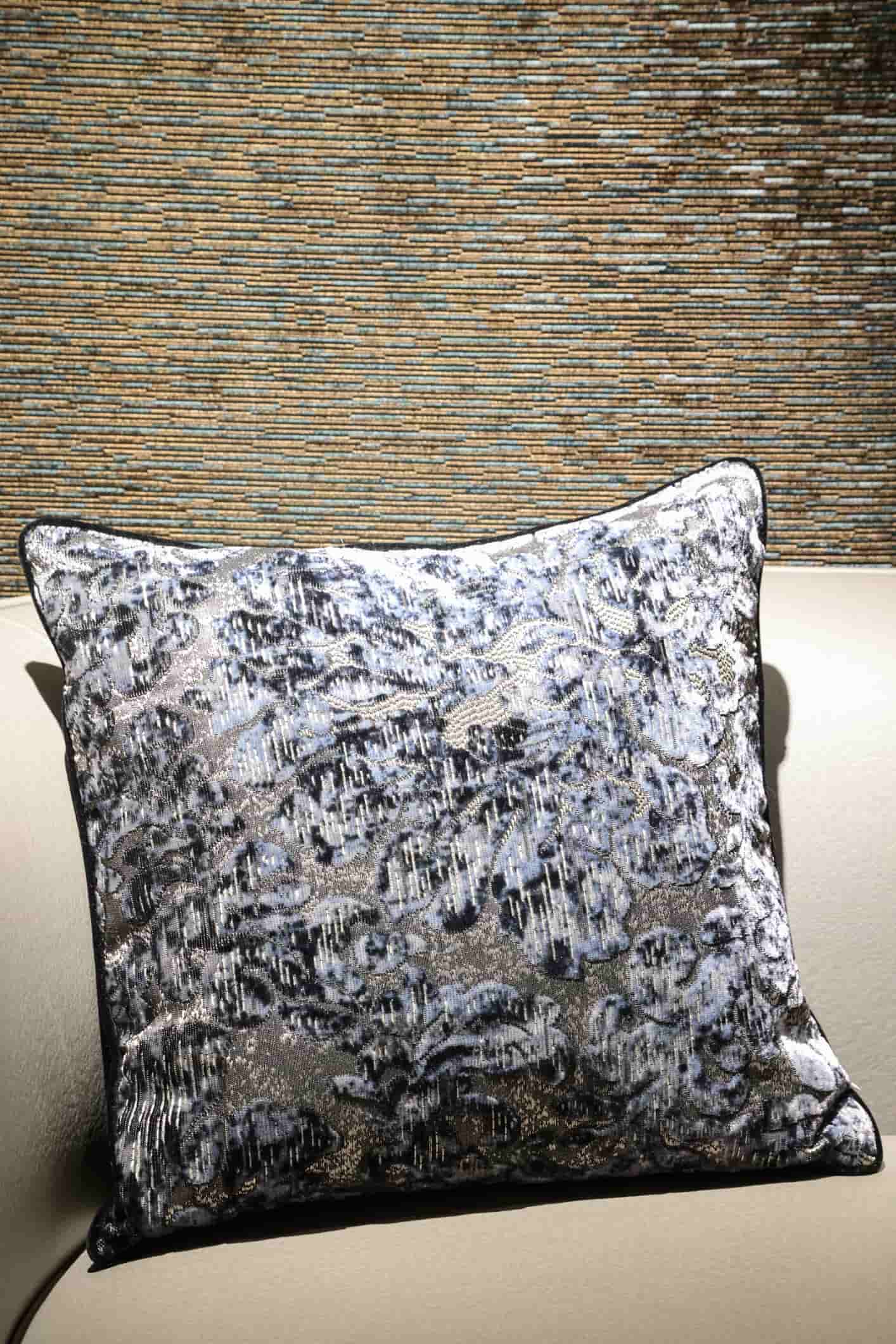 Luxury High Quality Cut Velvet Gilding Fabric Plum Blossom Pattern Eco-Friendly para sa Bedding Sofa Curtain Fabric